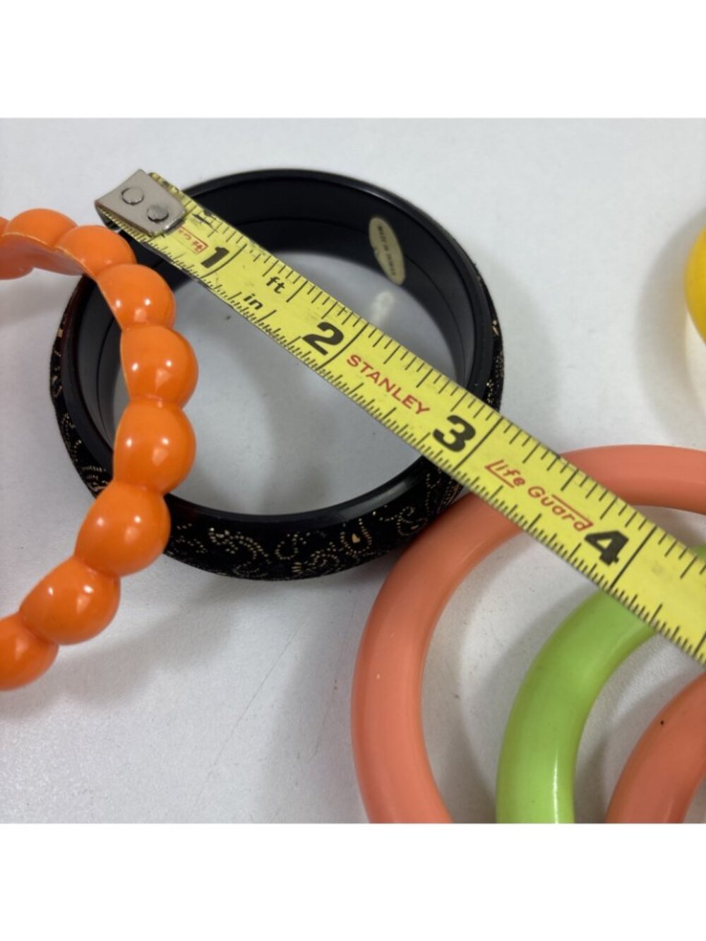 Vintage Estate Find Ten PLASTIC BANGLE BRACELETS Colors Hippie Bohemian Retro - Picture 10 of 11